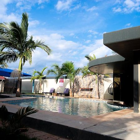 Emc Fully Furnished &Serviced Villas 4 Bedroom With Solar Power , Private Pool, Starlink Wifi ,Aircons & Dstv Lusaka Exterior foto