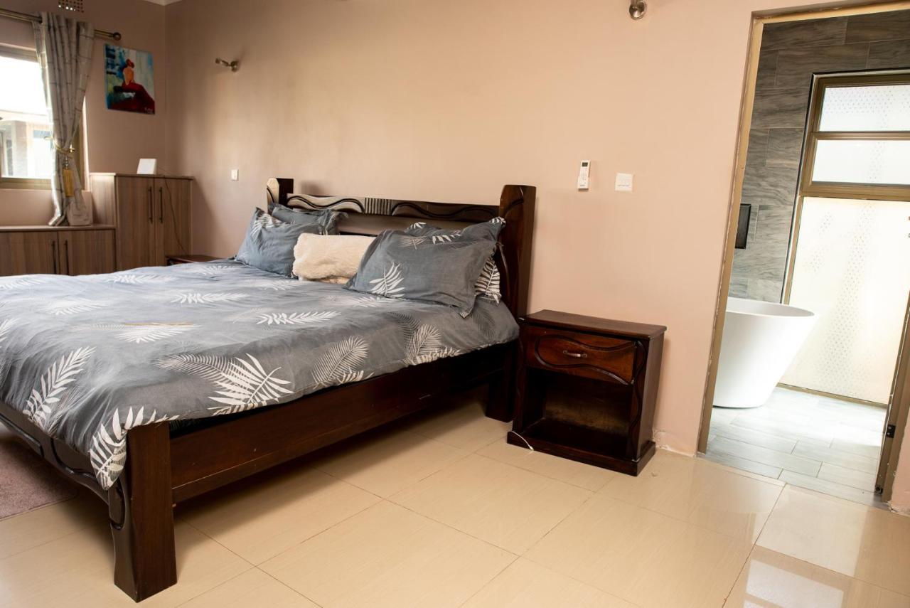 Emc Fully Furnished &Serviced Villas 4 Bedroom With Solar Power , Private Pool, Starlink Wifi ,Aircons & Dstv Lusaka Exterior foto