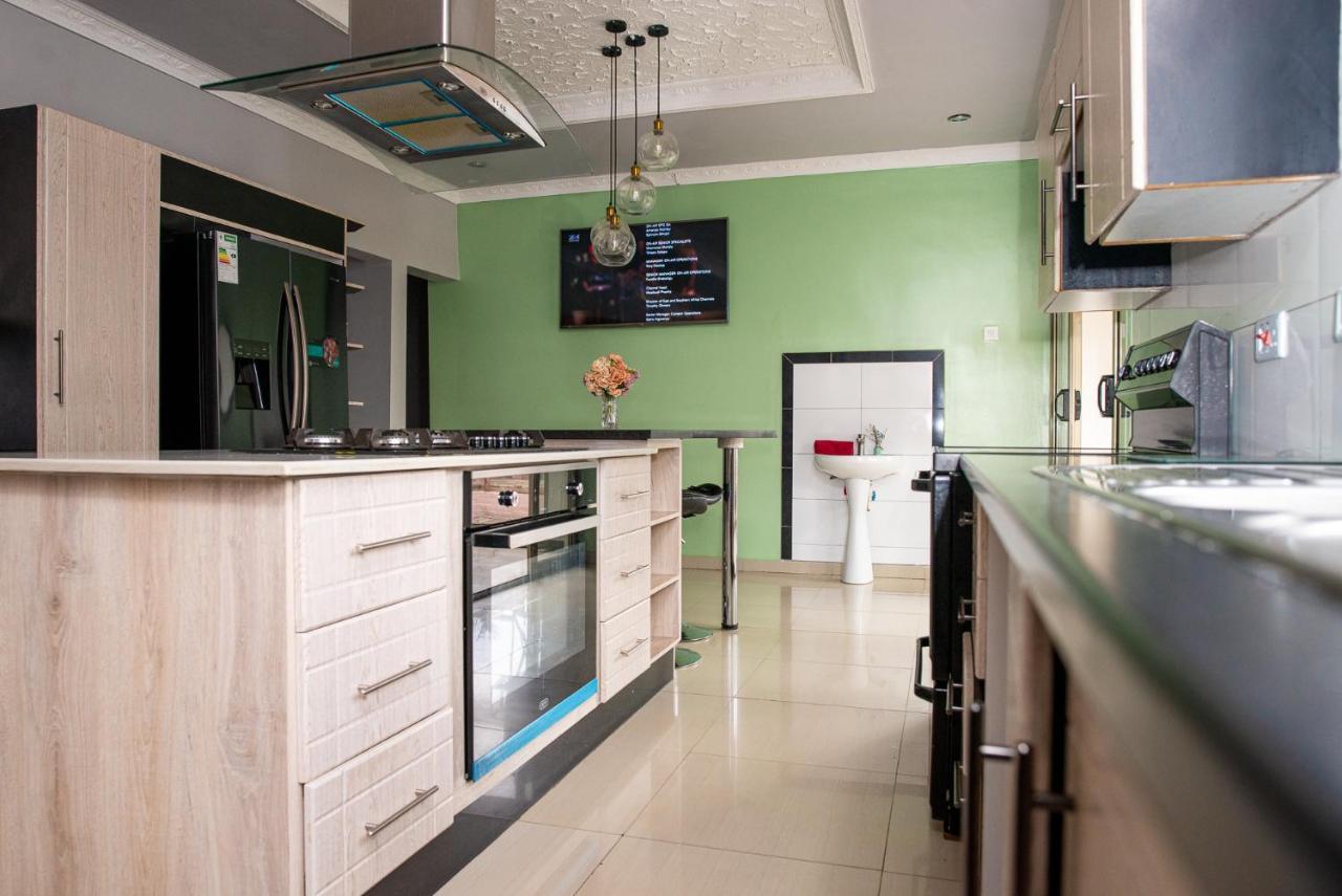 Emc Fully Furnished &Serviced Villas 4 Bedroom With Solar Power , Private Pool, Starlink Wifi ,Aircons & Dstv Lusaka Exterior foto
