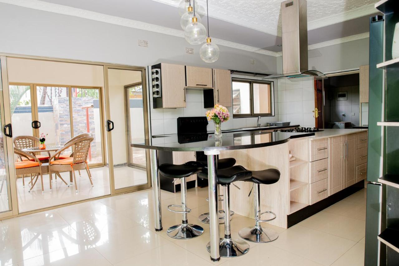 Emc Fully Furnished &Serviced Villas 4 Bedroom With Solar Power , Private Pool, Starlink Wifi ,Aircons & Dstv Lusaka Exterior foto