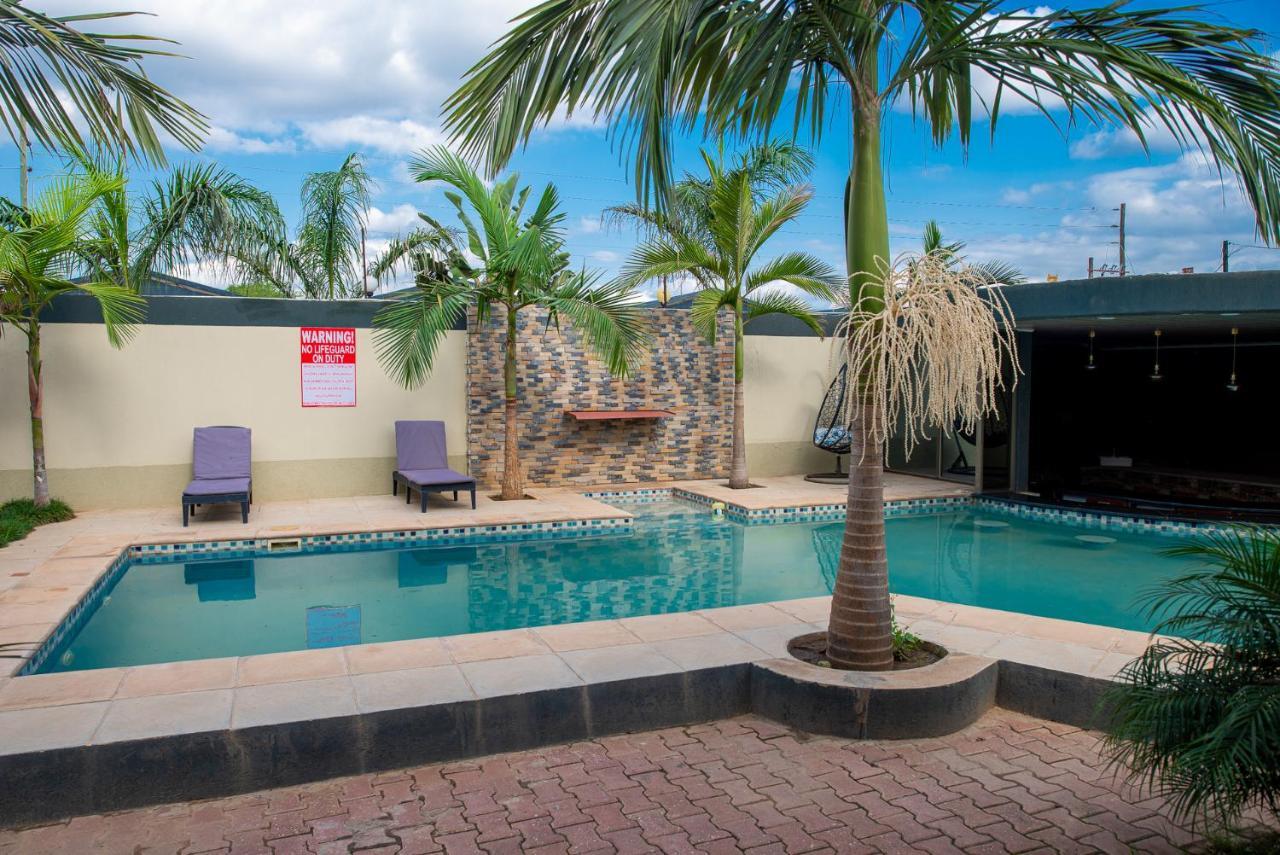 Emc Fully Furnished &Serviced Villas 4 Bedroom With Solar Power , Private Pool, Starlink Wifi ,Aircons & Dstv Lusaka Exterior foto