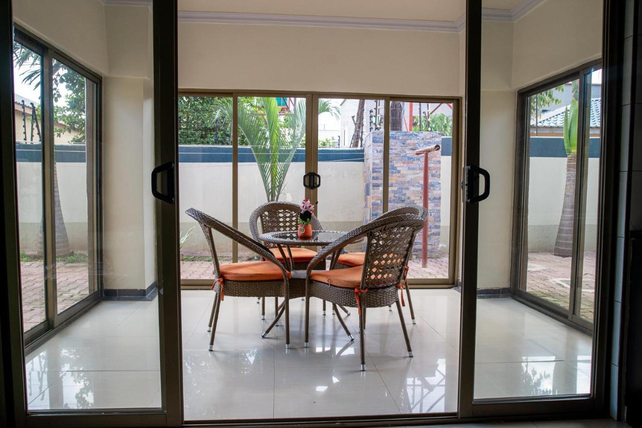 Emc Fully Furnished &Serviced Villas 4 Bedroom With Solar Power , Private Pool, Starlink Wifi ,Aircons & Dstv Lusaka Exterior foto