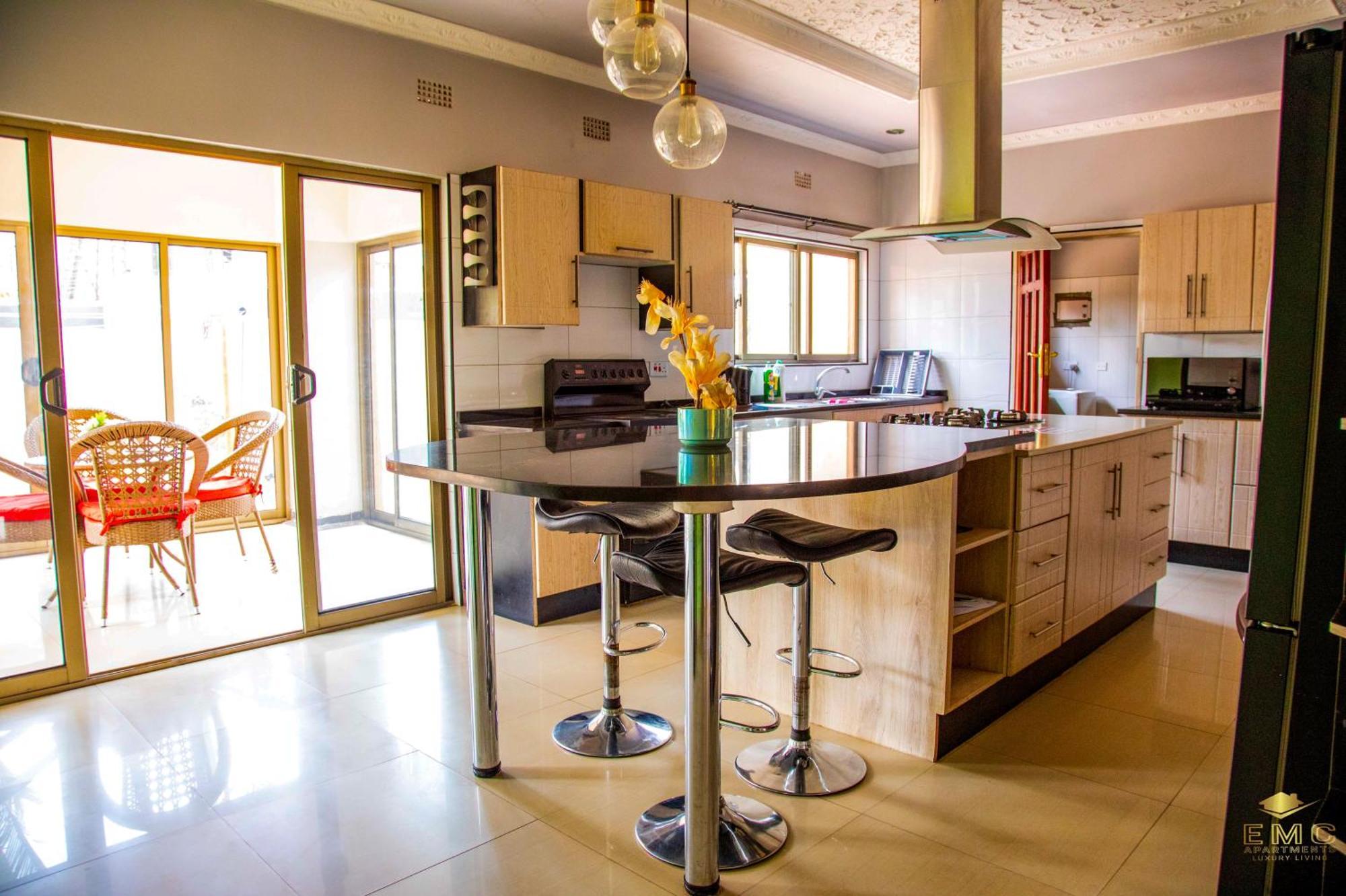 Emc Fully Furnished &Serviced Villas 4 Bedroom With Solar Power , Private Pool, Starlink Wifi ,Aircons & Dstv Lusaka Exterior foto